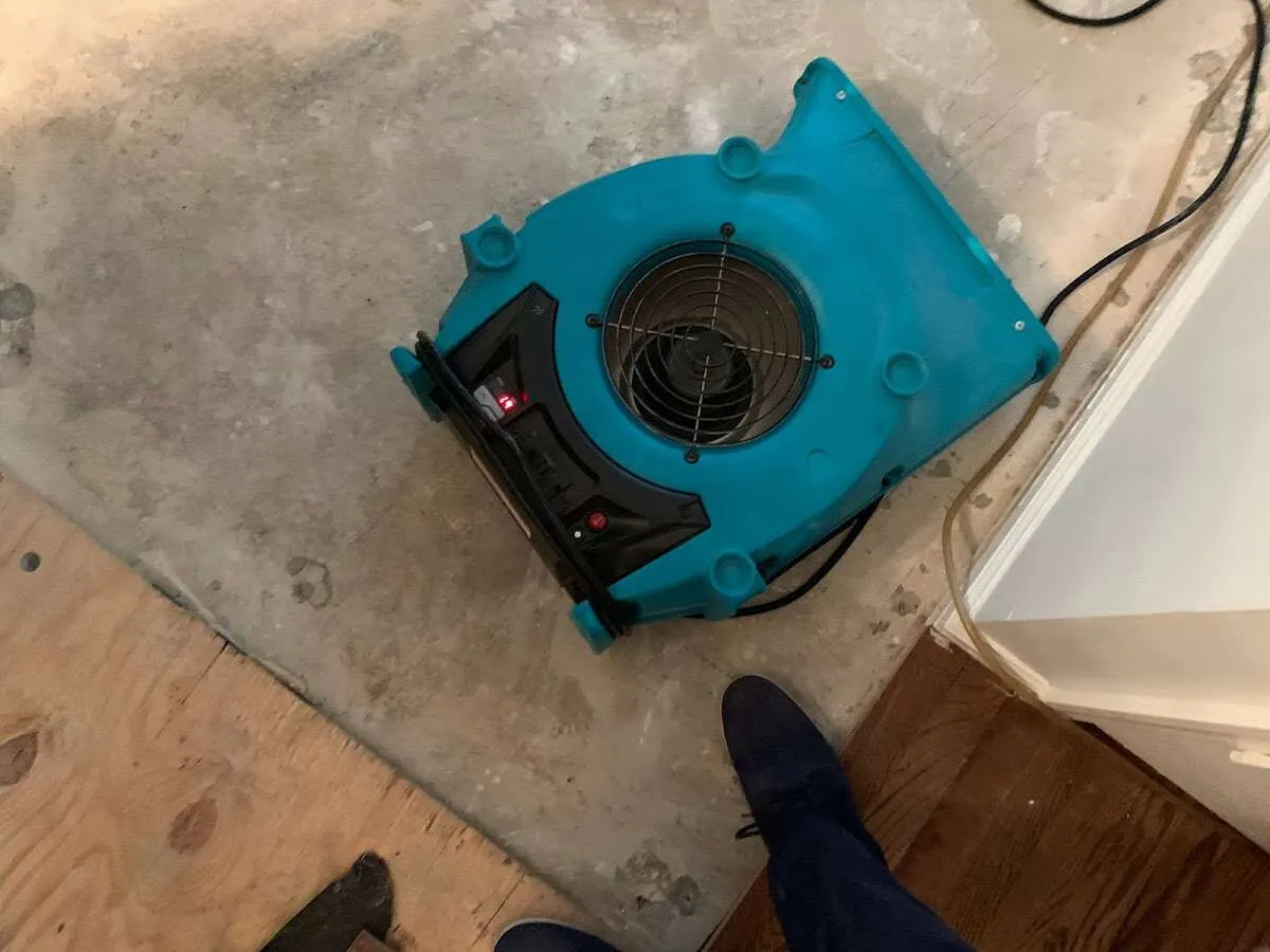 Air mover drying subfloor during Leak Detection & Repair in Ontario